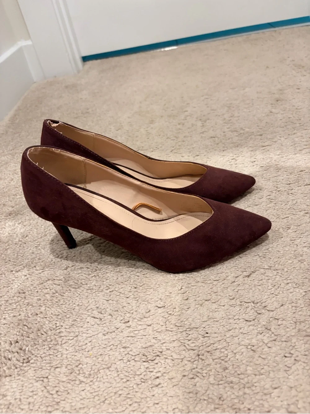Classic Pointed-Toe Women’s Pumps in Dark Brown